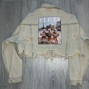 Distressed cropped Denim Jacket with Vegas Print. Trio urban s/m